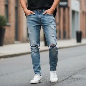 🔴$5🔴 to be donated; item available until 6/23 - Men’s distressed jeans